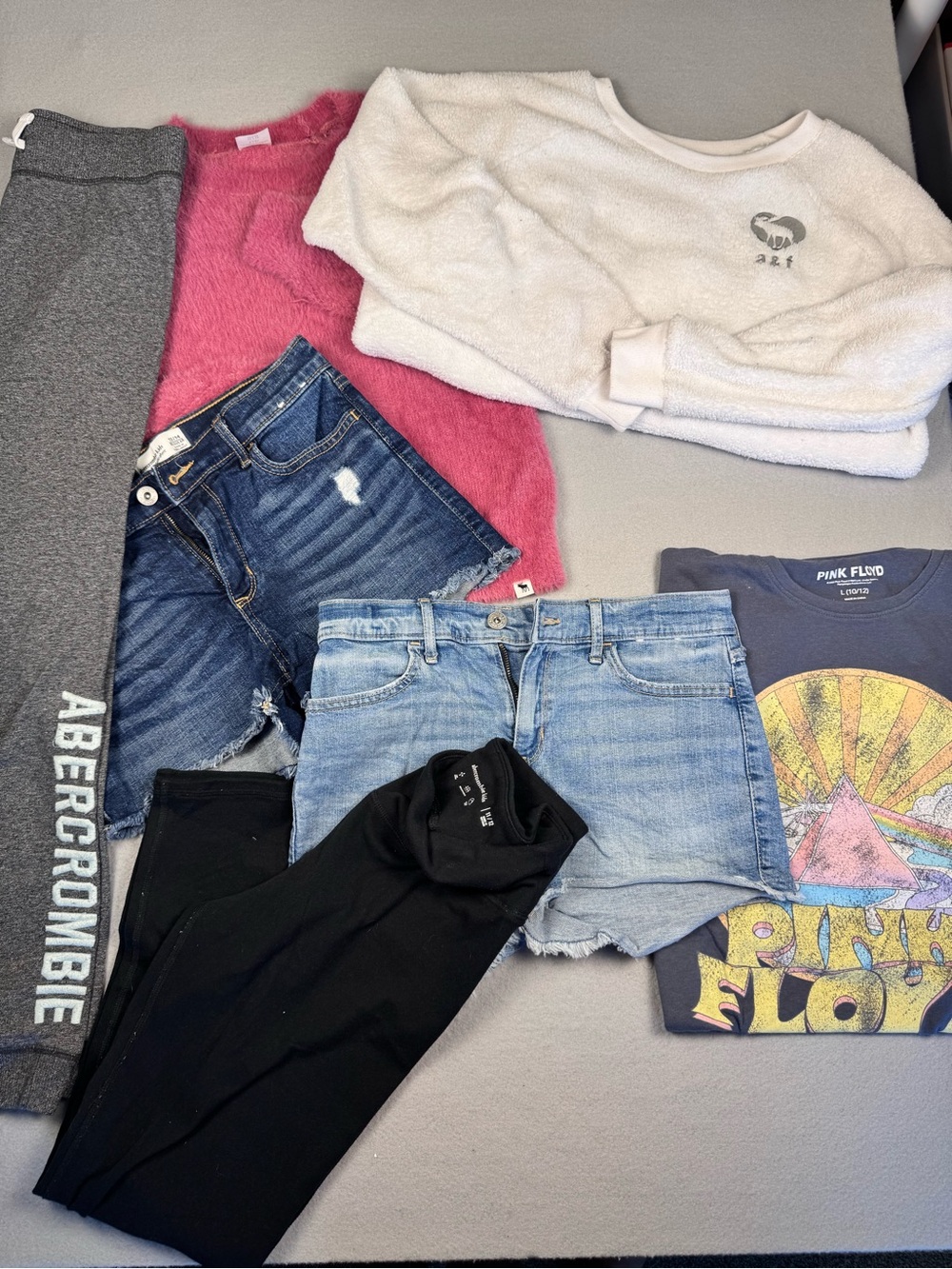 Abercrombie & Fitch Light Wash Denim Ankle/Cropped Shorts